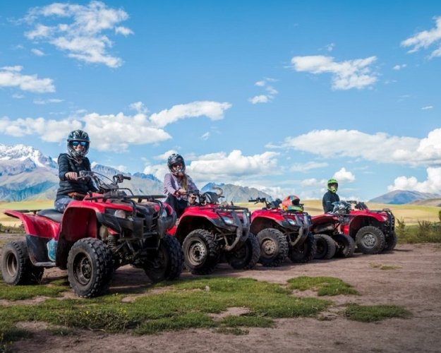 Cuatrimoto en laguna de huaypo y piuray